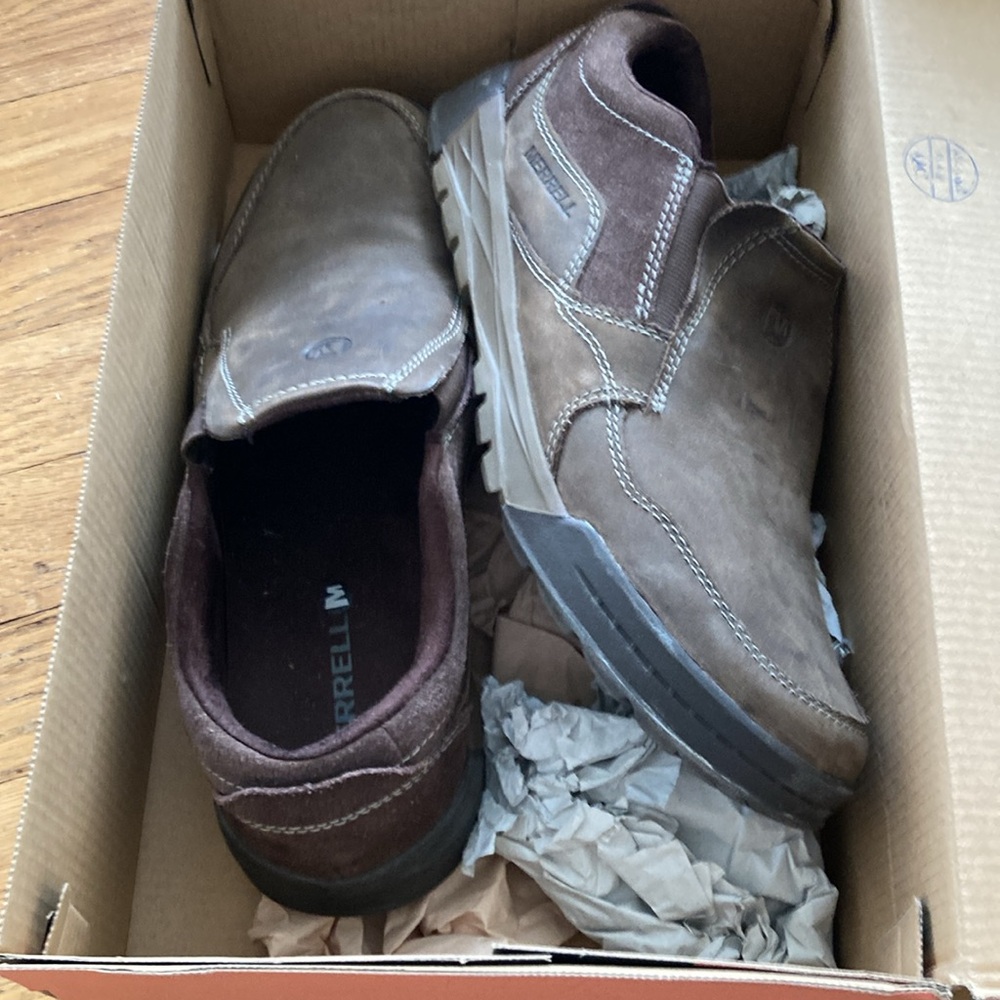 NWOT Merrell Men’s shoe. Brand new. Size doesn’t fit - Picture 3 of 6